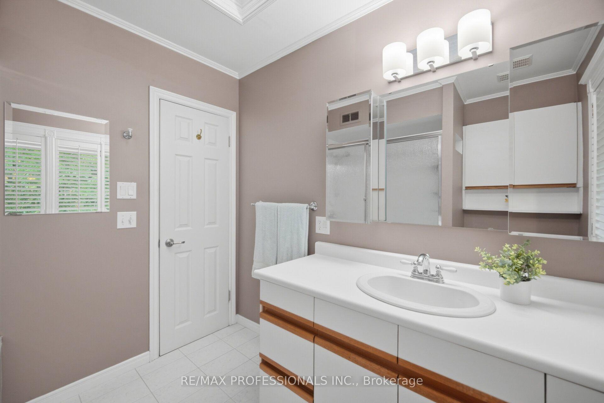 Photo 31 of 9 Humber Ridge Drive, Etobicoke, Stonegate-Queensway — HOMEH
