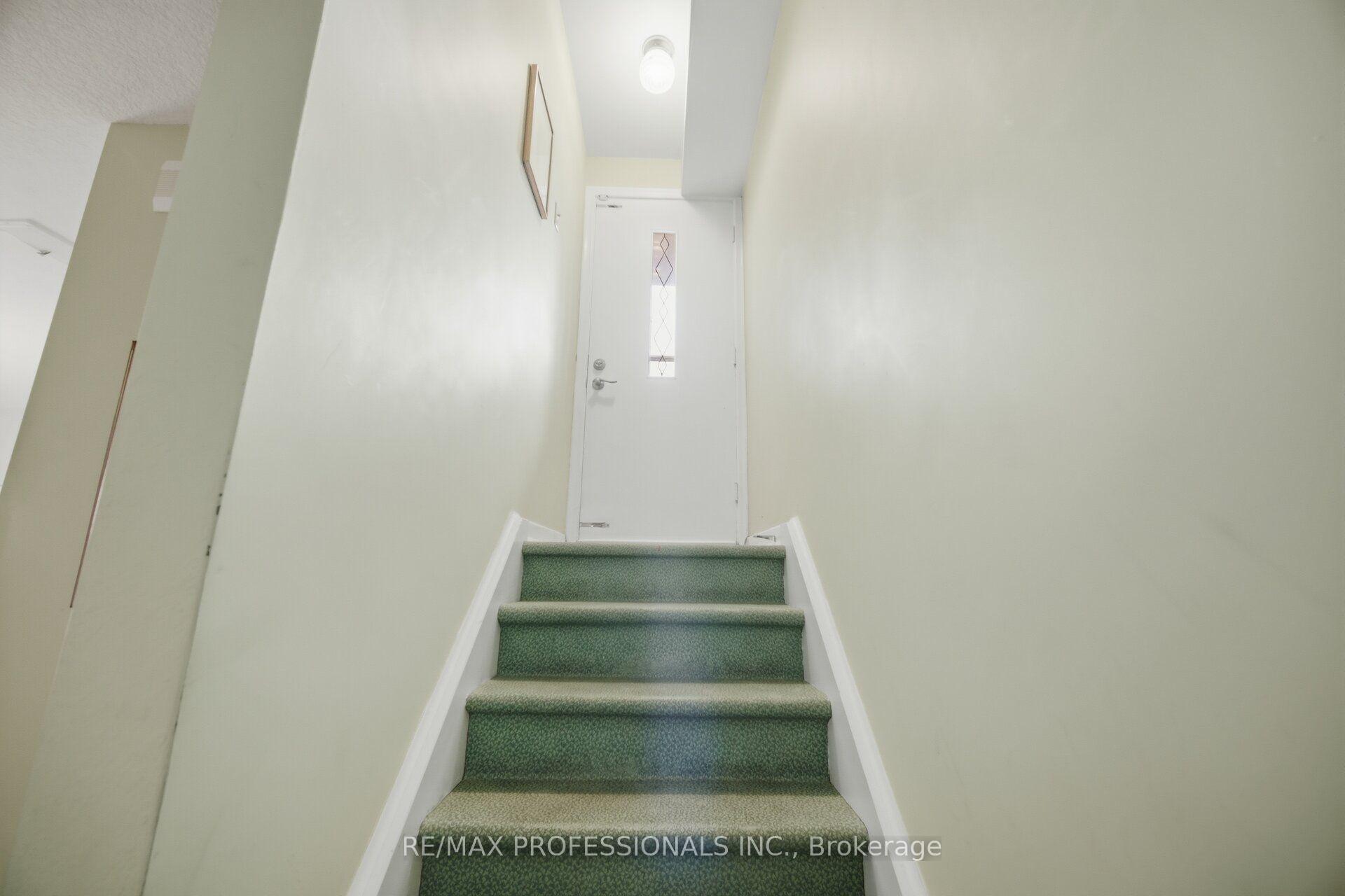 Photo 33 of 9 Humber Ridge Drive, Etobicoke, Stonegate-Queensway — HOMEH