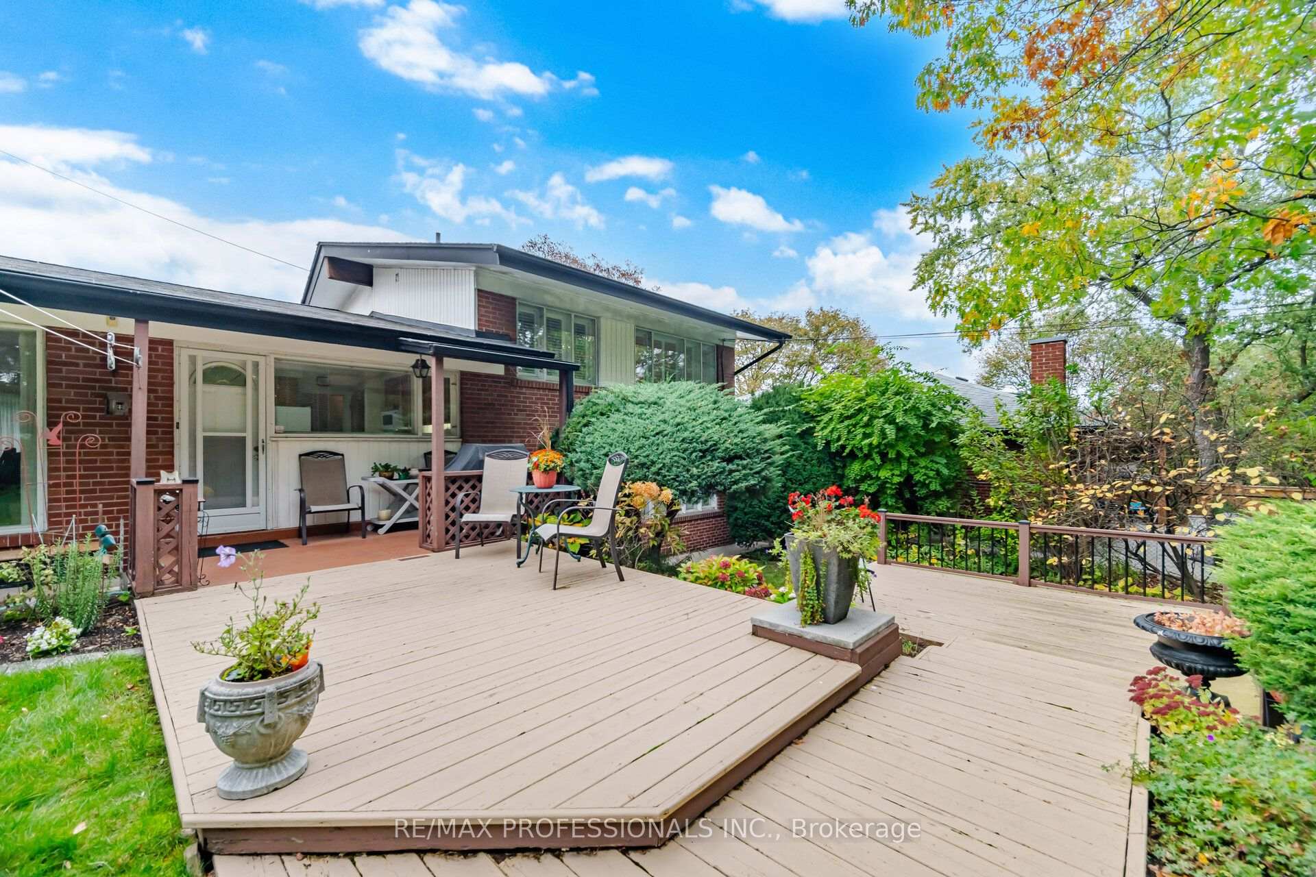 Photo 43 of 9 Humber Ridge Drive, Etobicoke, Stonegate-Queensway — HOMEH