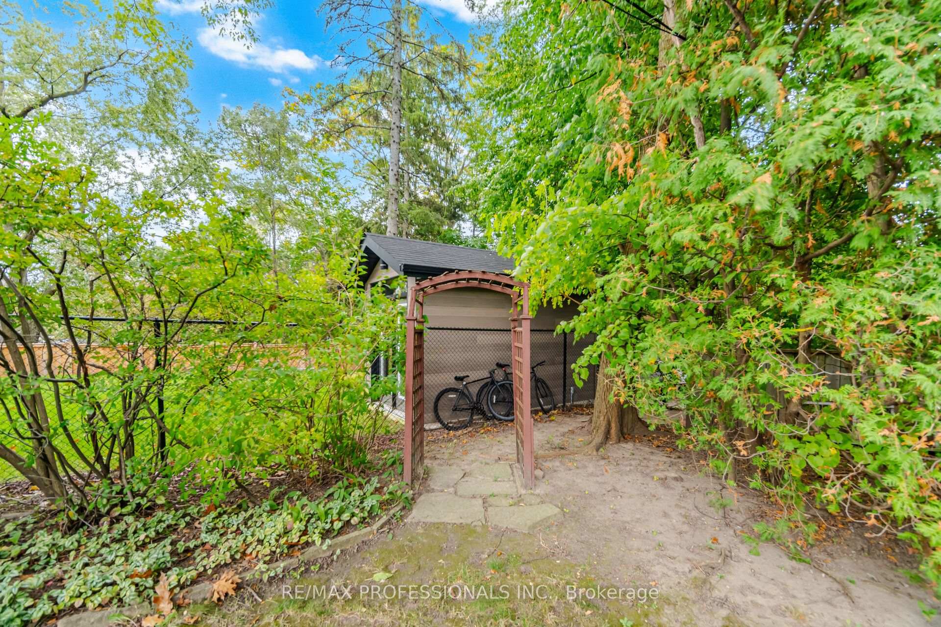 Photo 51 of 9 Humber Ridge Drive, Etobicoke, Stonegate-Queensway — HOMEH
