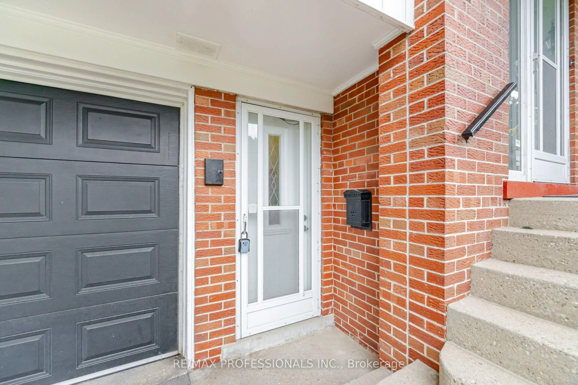 Photo 8 of 9 Humber Ridge Drive, Etobicoke, Stonegate-Queensway — HOMEH