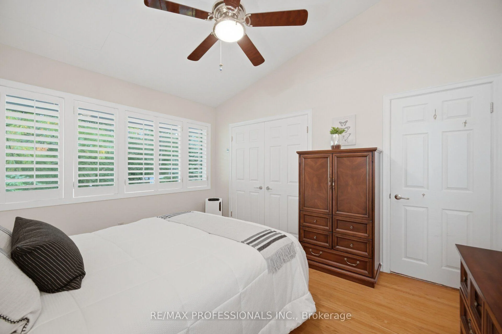 Photo 25 of 9 Humber Ridge Drive, Etobicoke, Stonegate-Queensway — HOMEH