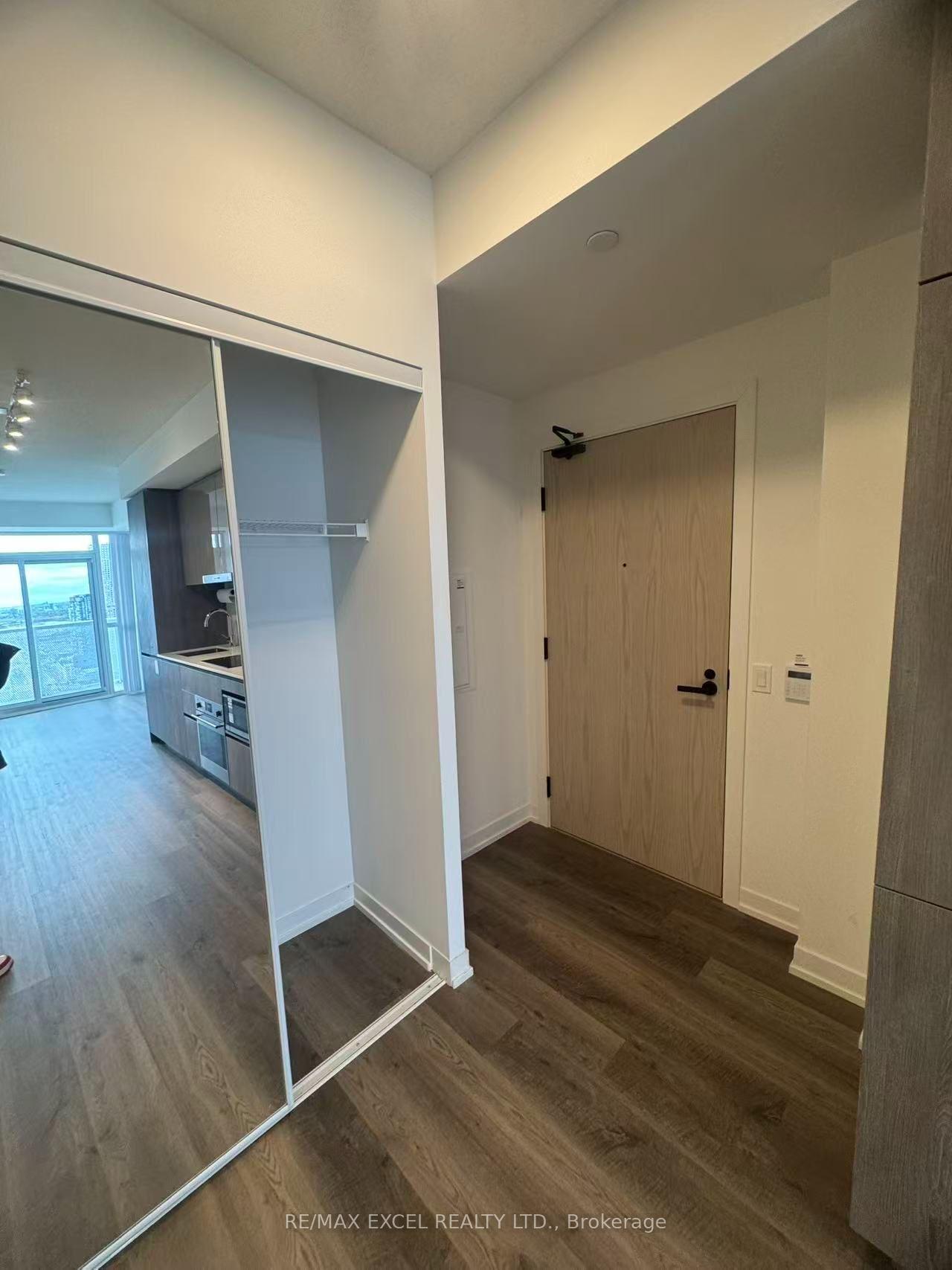 Photo 2 of Unit 4307, 8 Interchange Way, Vaughan, Vaughan Corporate Centre — HOMEH