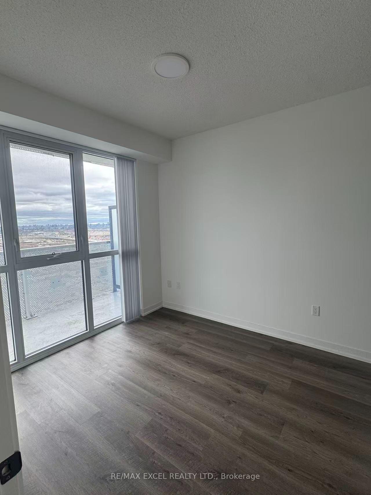 Photo 5 of Unit 4307, 8 Interchange Way, Vaughan, Vaughan Corporate Centre — HOMEH