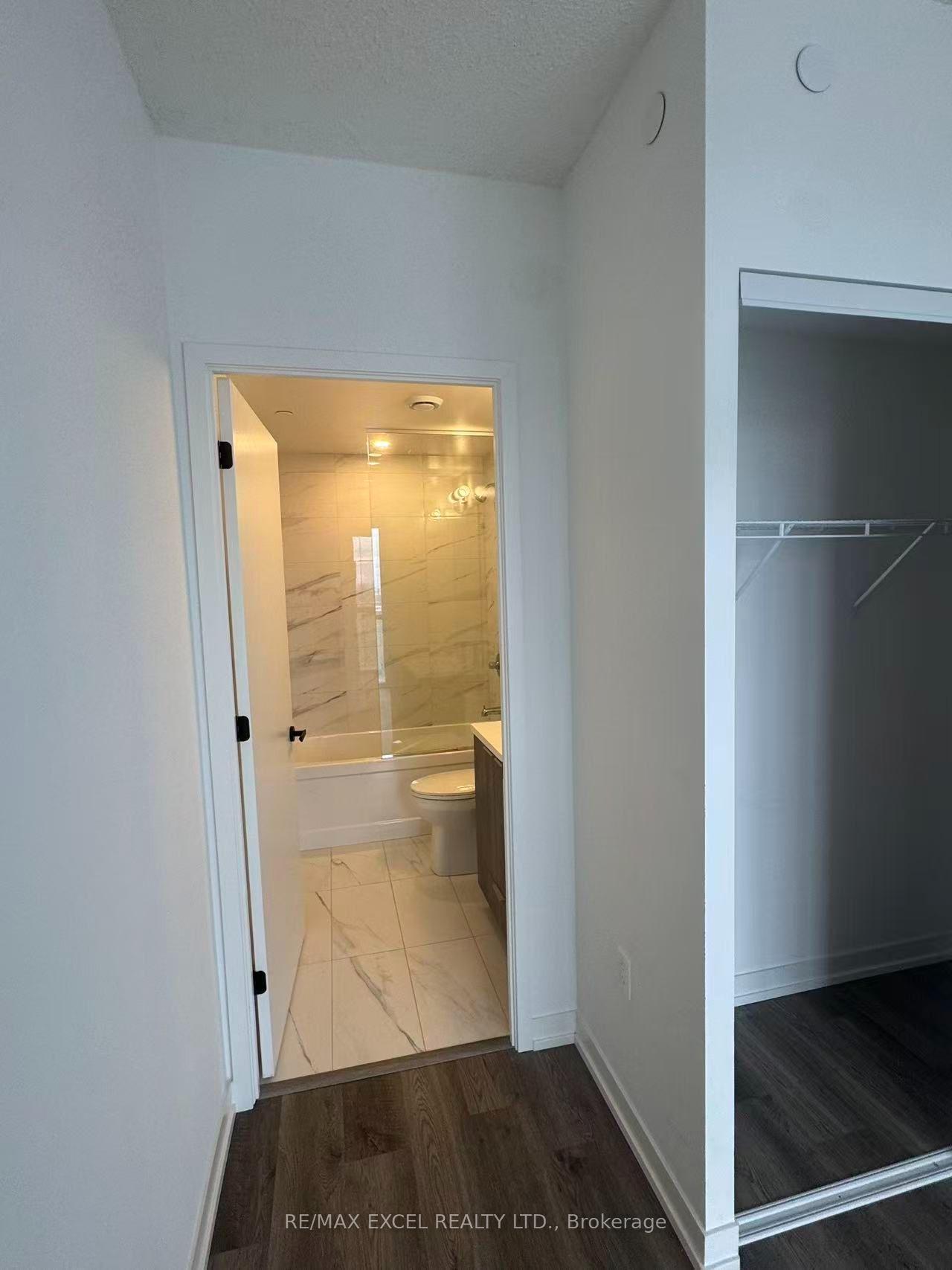 Photo 8 of Unit 4307, 8 Interchange Way, Vaughan, Vaughan Corporate Centre — HOMEH