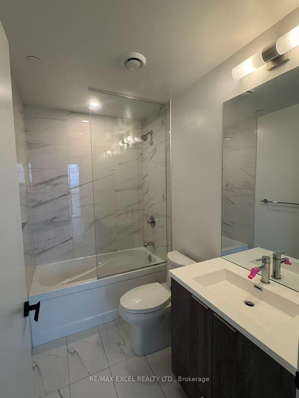 Photo 9 of Unit 4307, 8 Interchange Way, Vaughan, Vaughan Corporate Centre — HOMEH