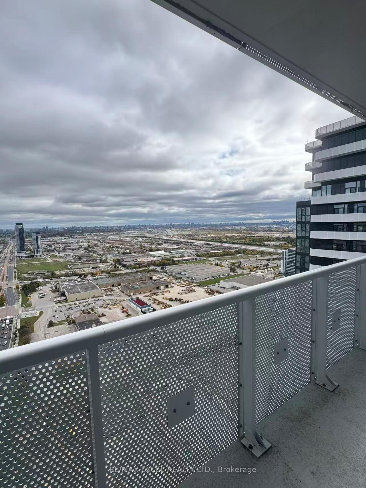 Photo 11 of Unit 4307, 8 Interchange Way, Vaughan, Vaughan Corporate Centre — HOMEH