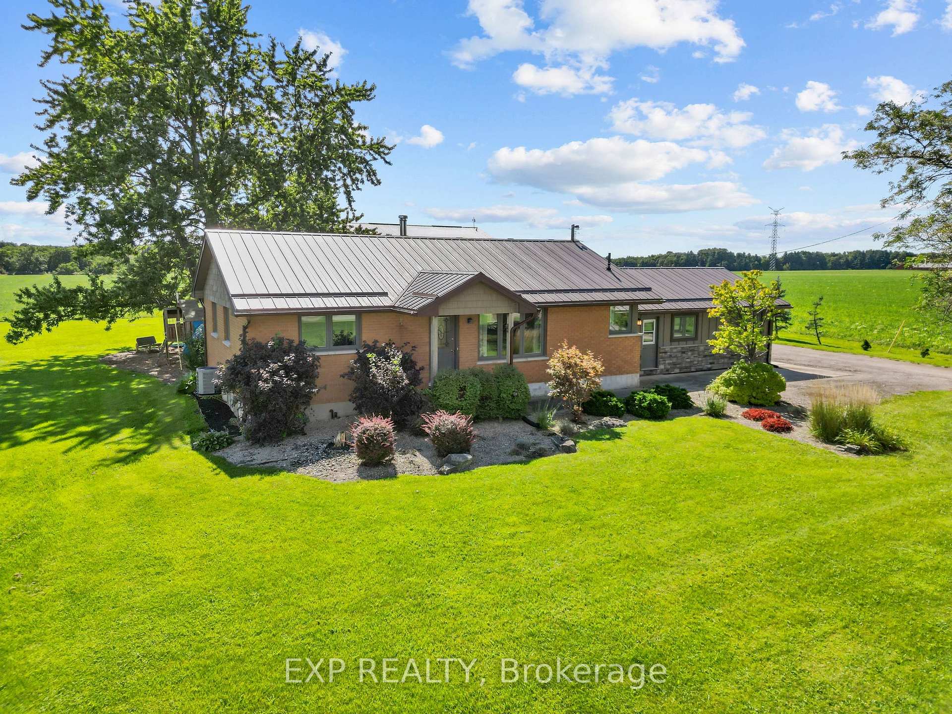 Photo 3 of 9221 Hickory Drive, Strathroy-Caradoc, Rural Strathroy-Caradoc — HOMEH