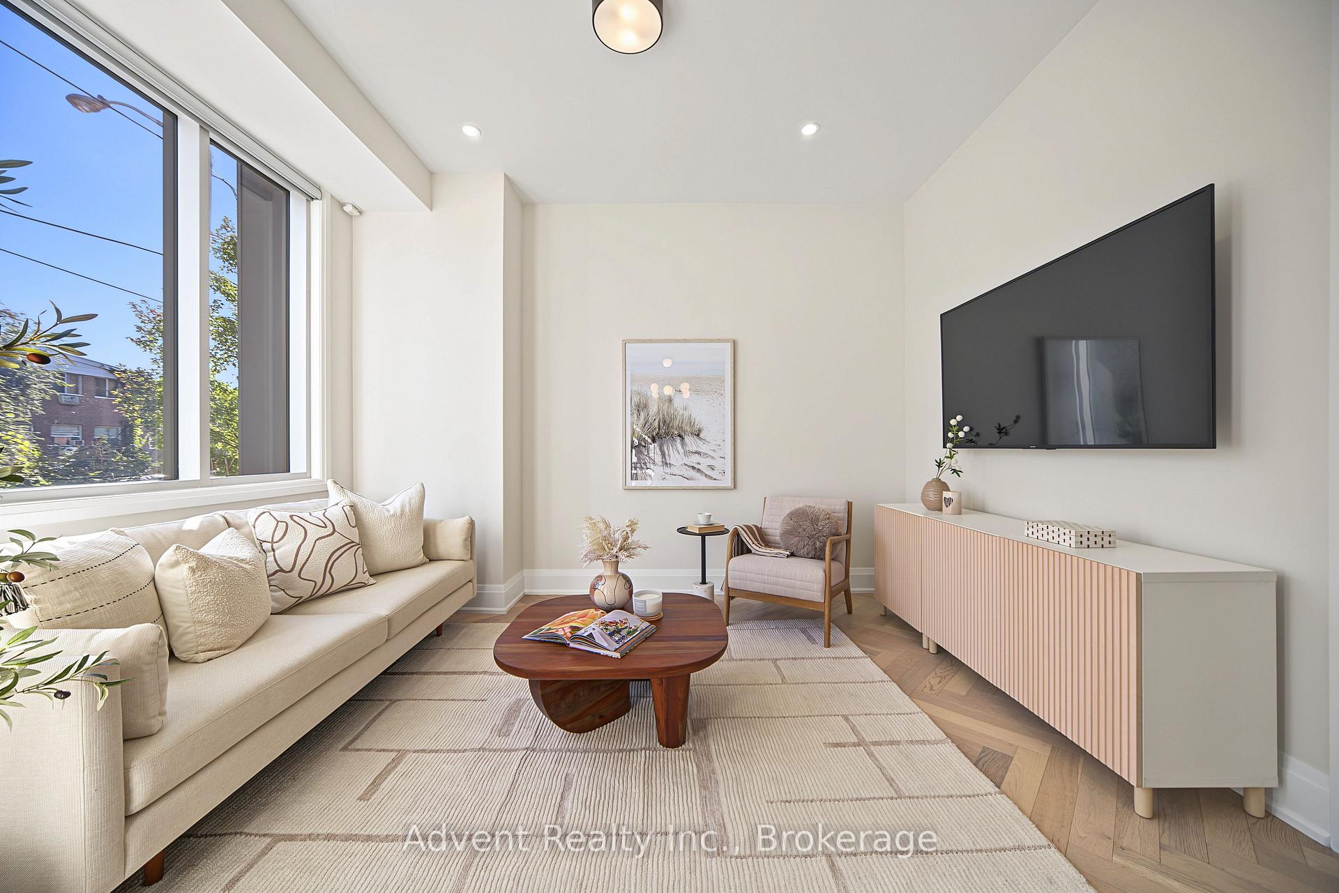 Photo 1 of Unit 3, 18 Greenbriar Road, North York, Bayview Village — HOMEH