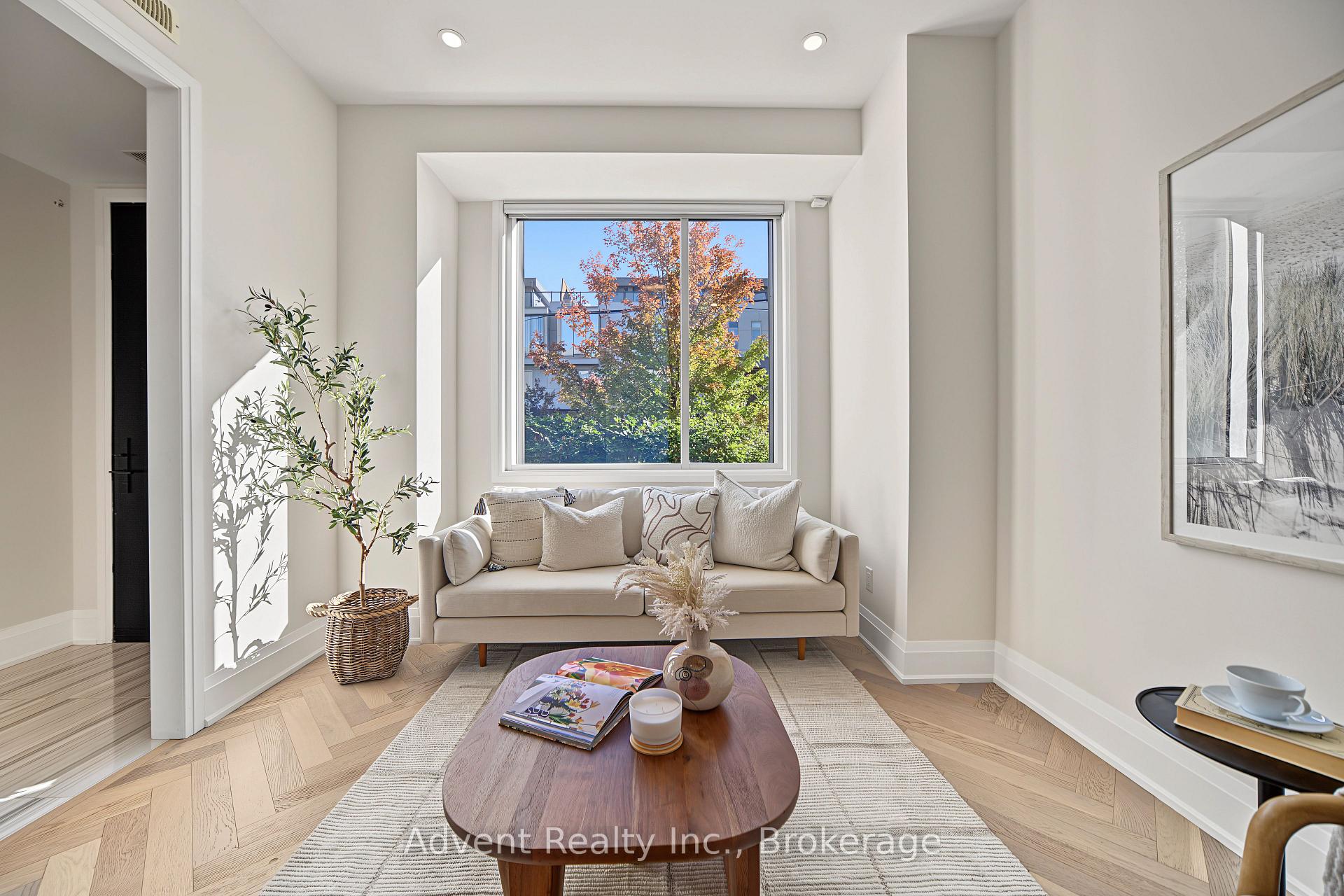 Photo 3 of Unit 3, 18 Greenbriar Road, North York, Bayview Village — HOMEH