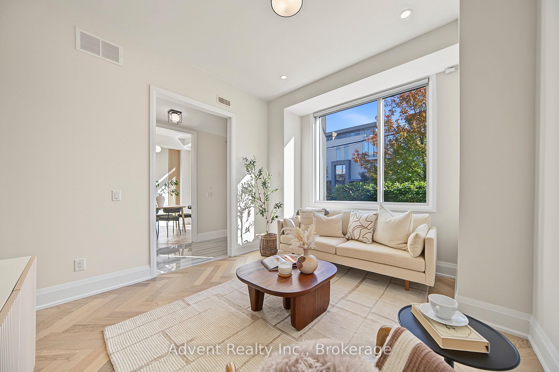 Photo 4 of Unit 3, 18 Greenbriar Road, North York, Bayview Village — HOMEH