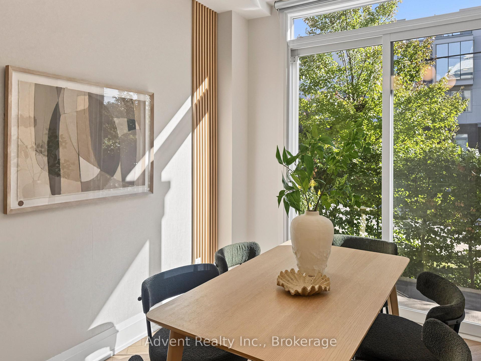 Photo 10 of Unit 3, 18 Greenbriar Road, North York, Bayview Village — HOMEH