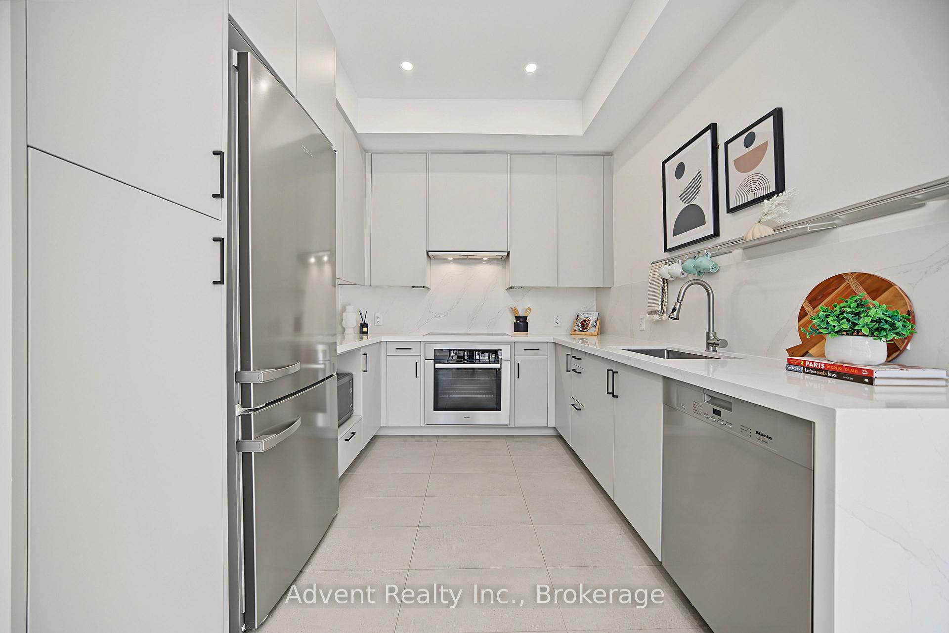 Photo 13 of Unit 3, 18 Greenbriar Road, North York, Bayview Village — HOMEH