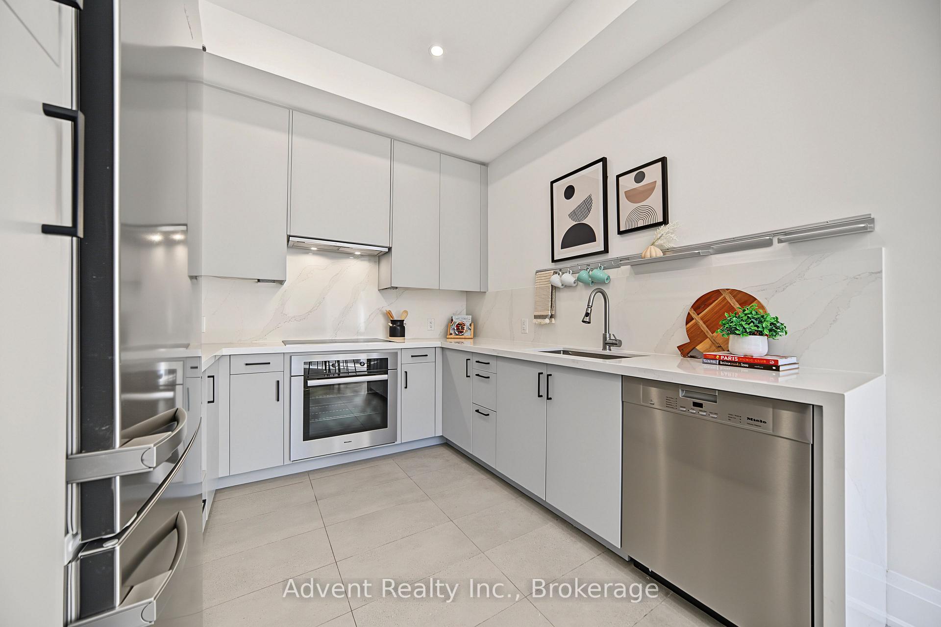 Photo 14 of Unit 3, 18 Greenbriar Road, North York, Bayview Village — HOMEH