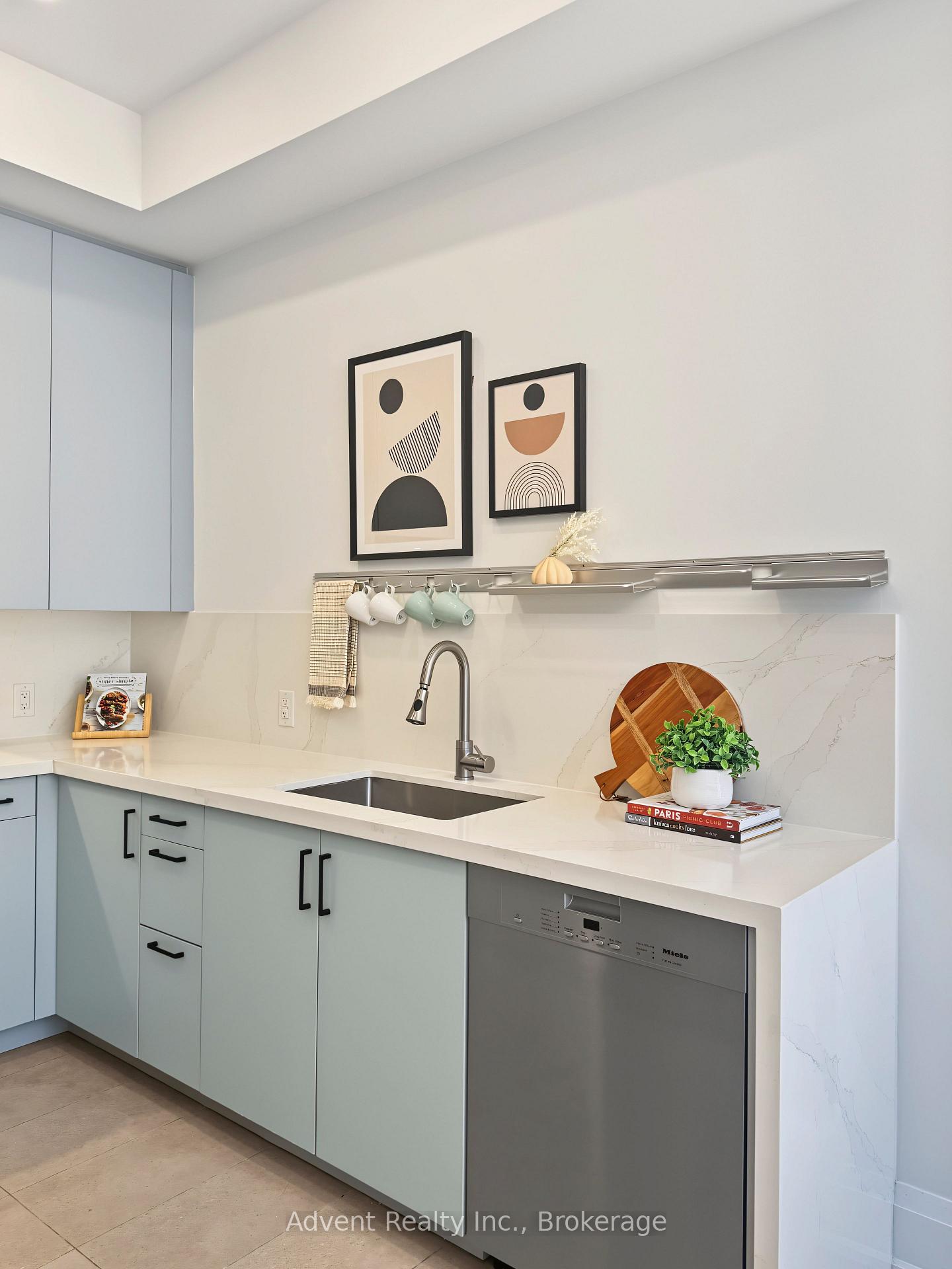 Photo 15 of Unit 3, 18 Greenbriar Road, North York, Bayview Village — HOMEH