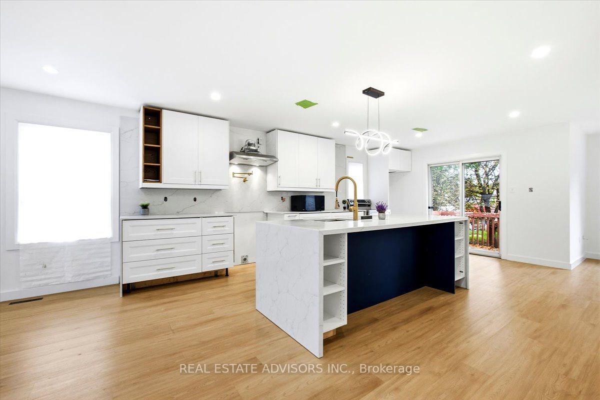 Photo 12 of 64 Acorn Crescent, Wasaga Beach — HOMEH