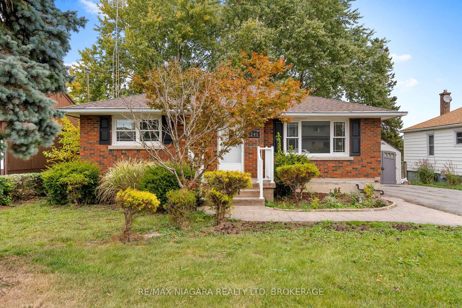 Photo 2 of 241 Bertie Street, Fort Erie, Central — HOMEH