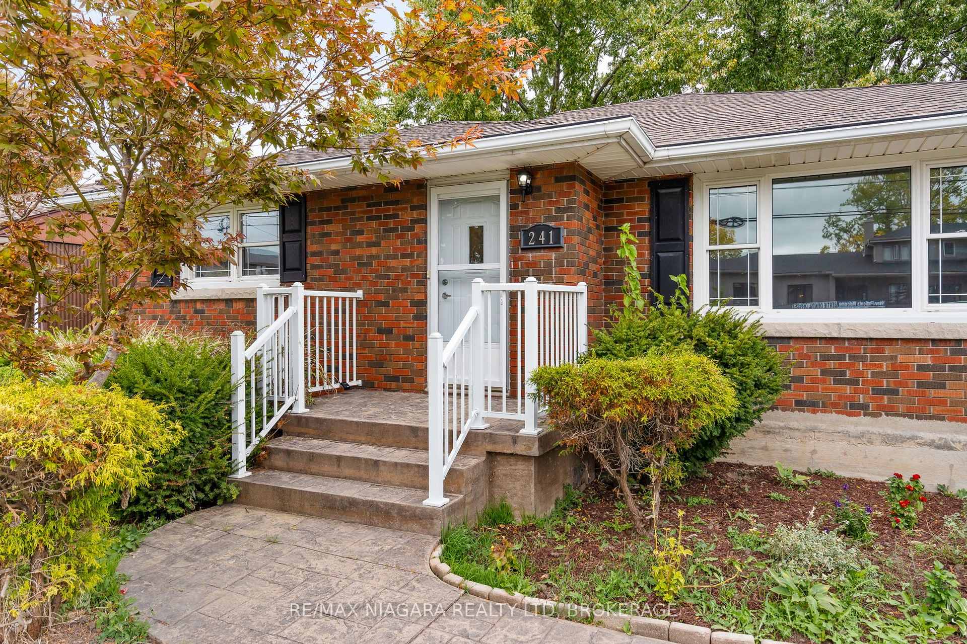 Photo 3 of 241 Bertie Street, Fort Erie, Central — HOMEH