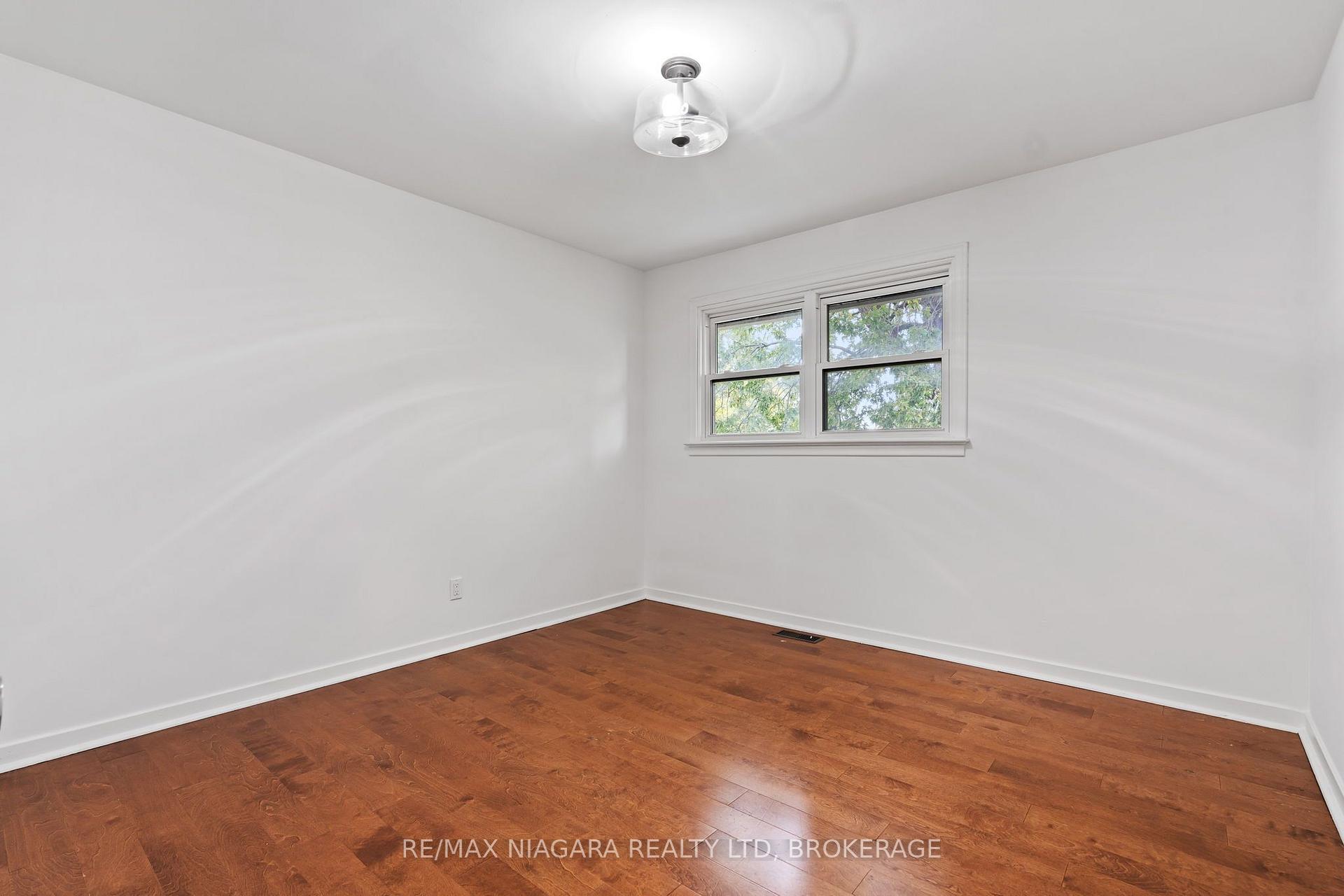 Photo 10 of 241 Bertie Street, Fort Erie, Central — HOMEH