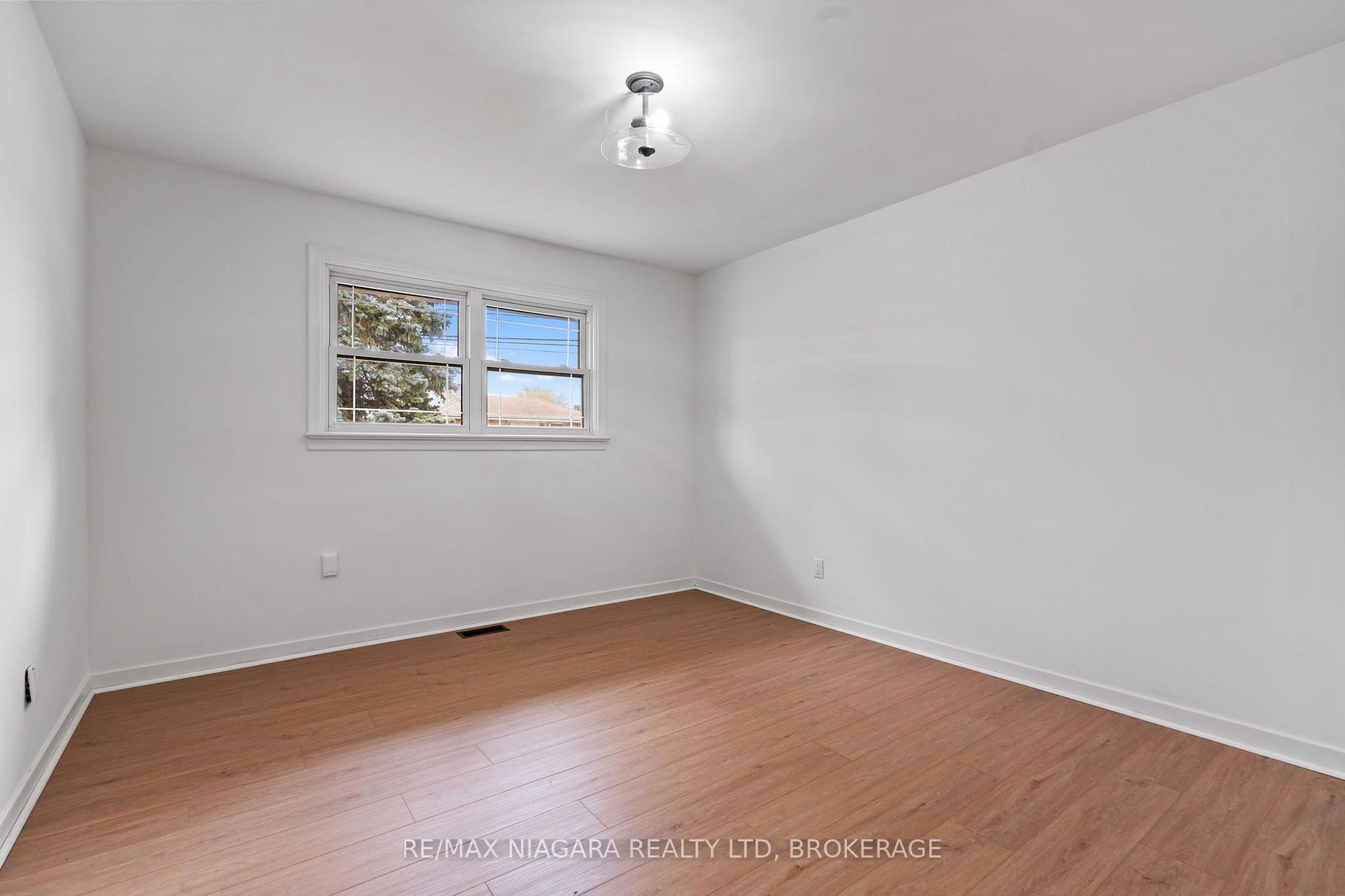 Photo 12 of 241 Bertie Street, Fort Erie, Central — HOMEH