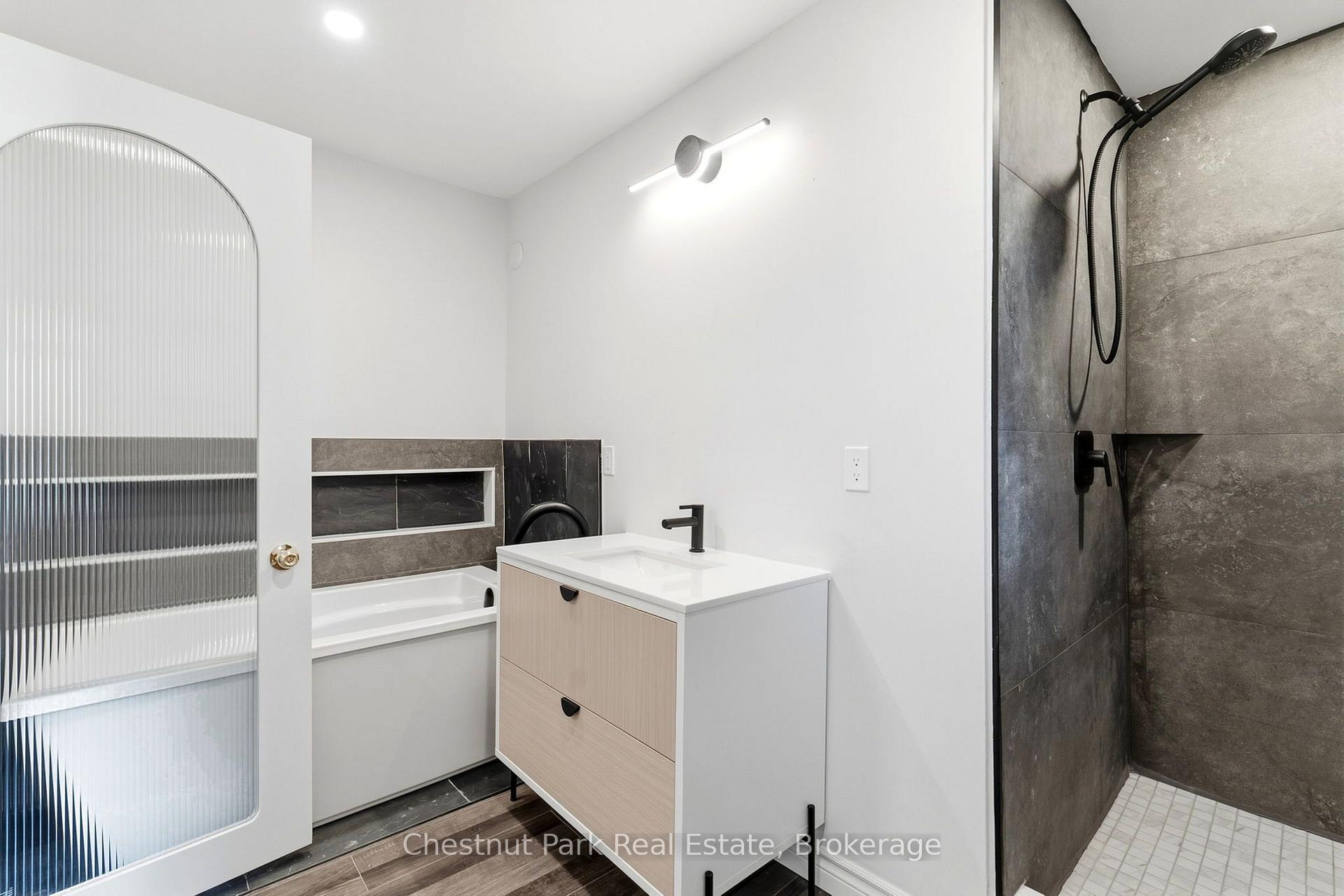 Photo 15 of 30 Catharine Crescent, Bracebridge, Monck (Bracebridge) — HOMEH