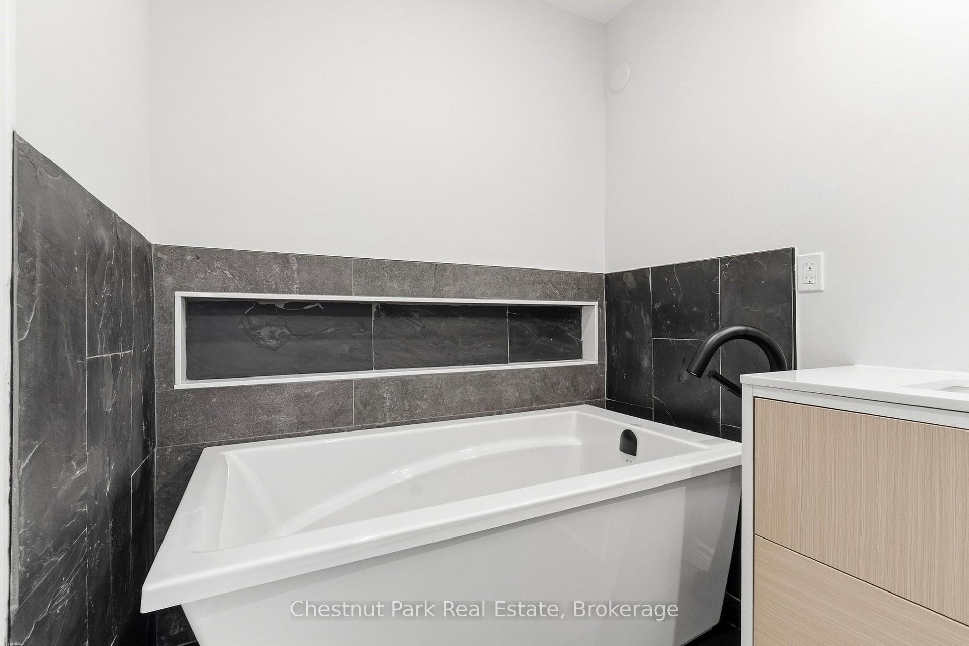 Photo 17 of 30 Catharine Crescent, Bracebridge, Monck (Bracebridge) — HOMEH