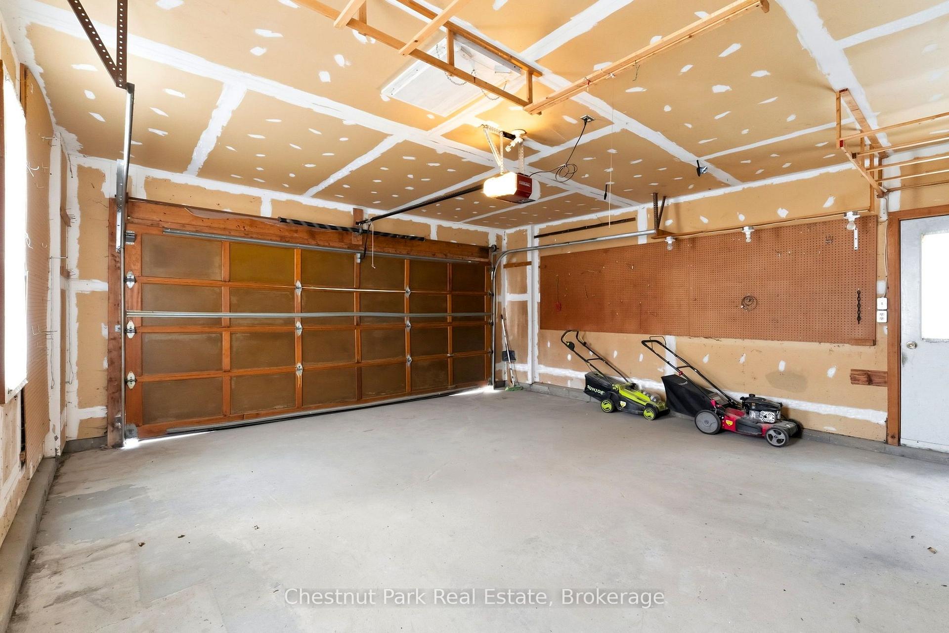 Photo 23 of 30 Catharine Crescent, Bracebridge, Monck (Bracebridge) — HOMEH