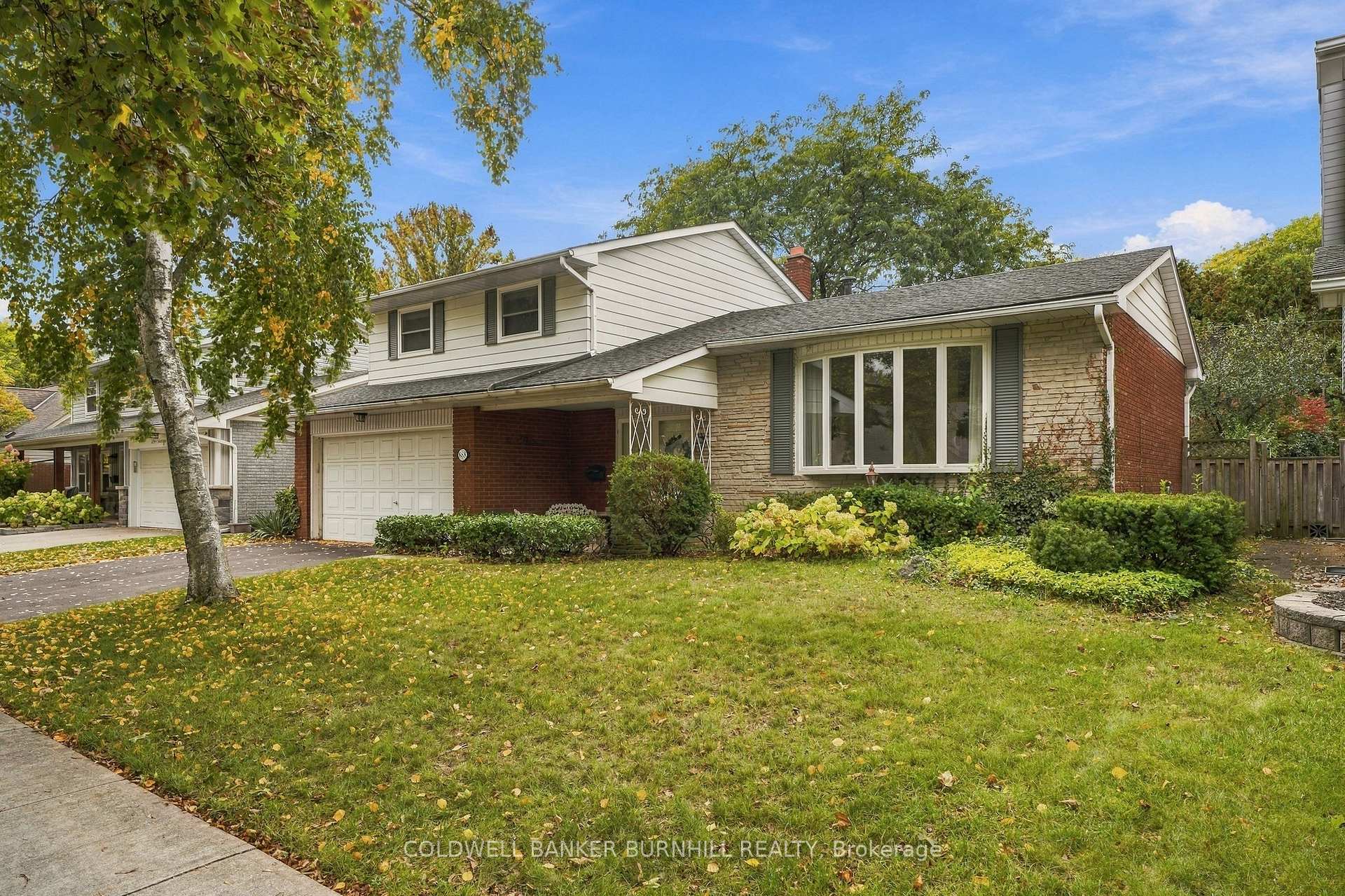 Photo 2 of 688 Cherrywood Drive, Burlington, LaSalle — HOMEH