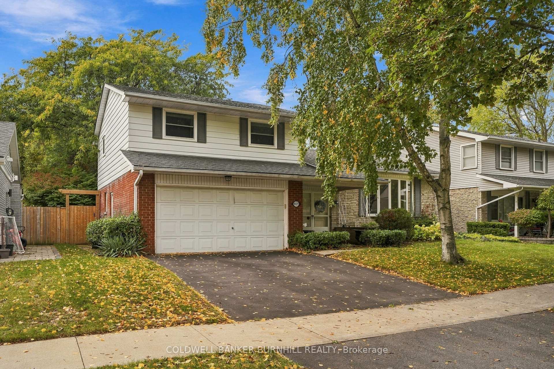 Photo 3 of 688 Cherrywood Drive, Burlington, LaSalle — HOMEH