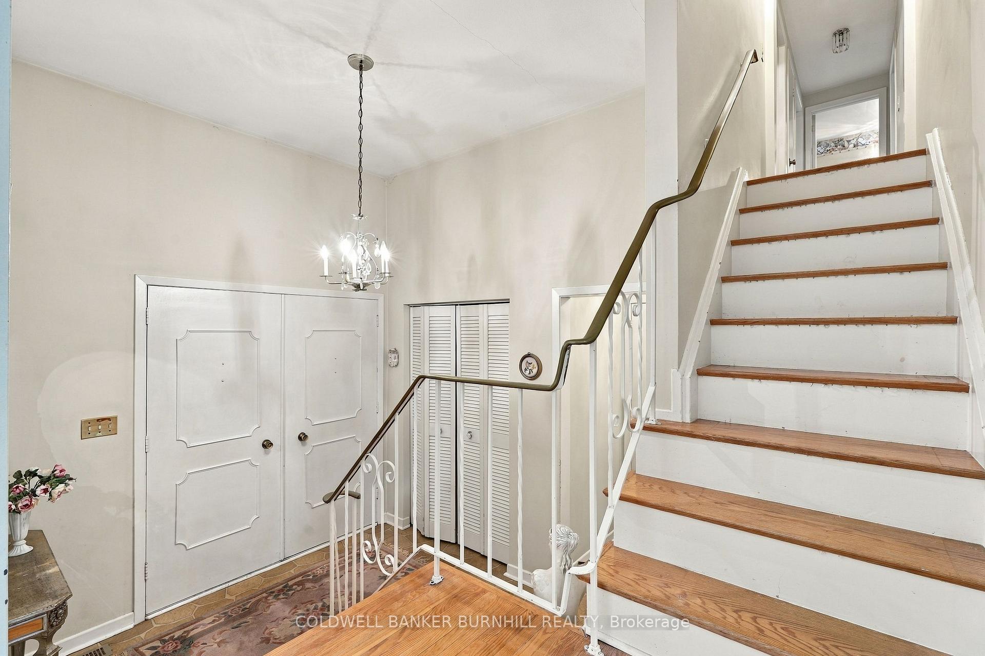 Photo 6 of 688 Cherrywood Drive, Burlington, LaSalle — HOMEH