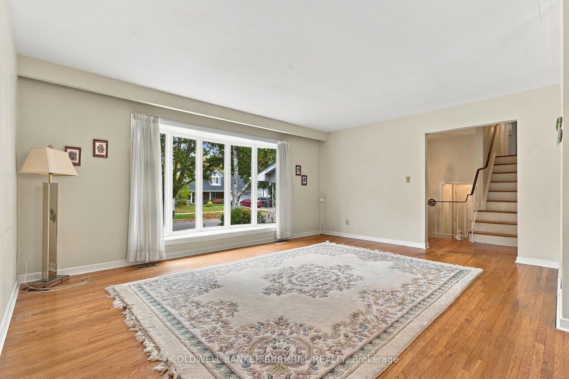 Photo 7 of 688 Cherrywood Drive, Burlington, LaSalle — HOMEH