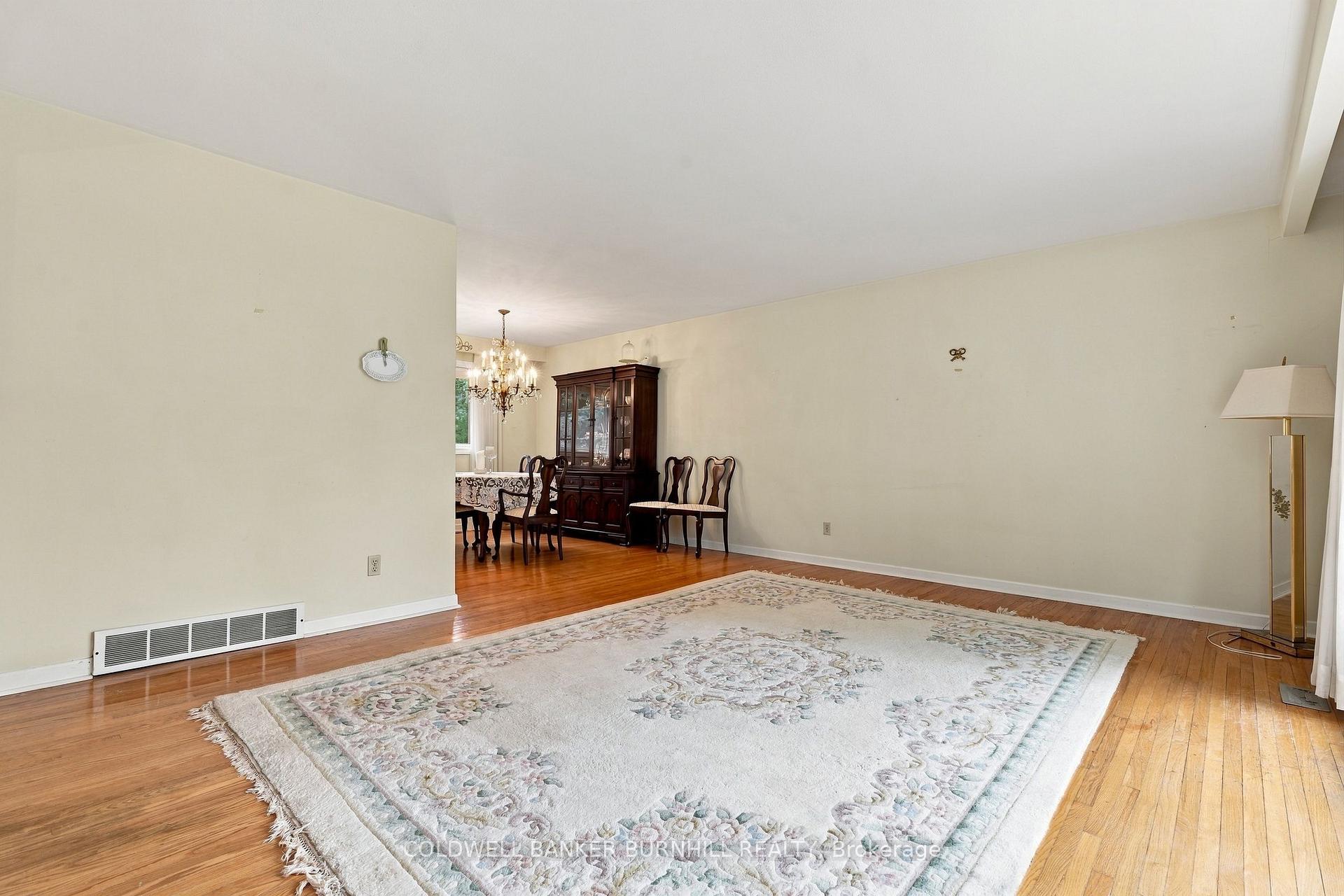 Photo 9 of 688 Cherrywood Drive, Burlington, LaSalle — HOMEH
