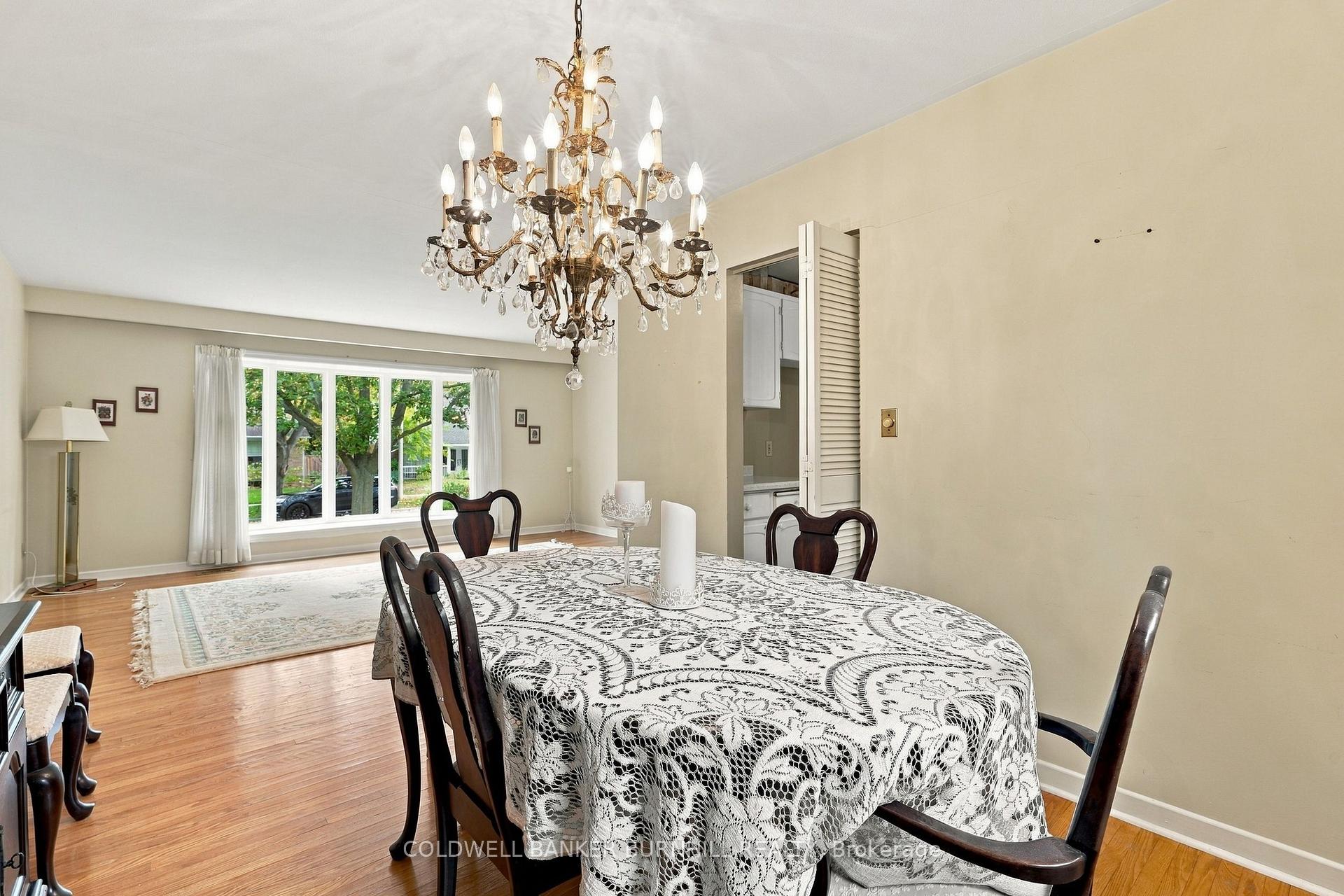 Photo 10 of 688 Cherrywood Drive, Burlington, LaSalle — HOMEH