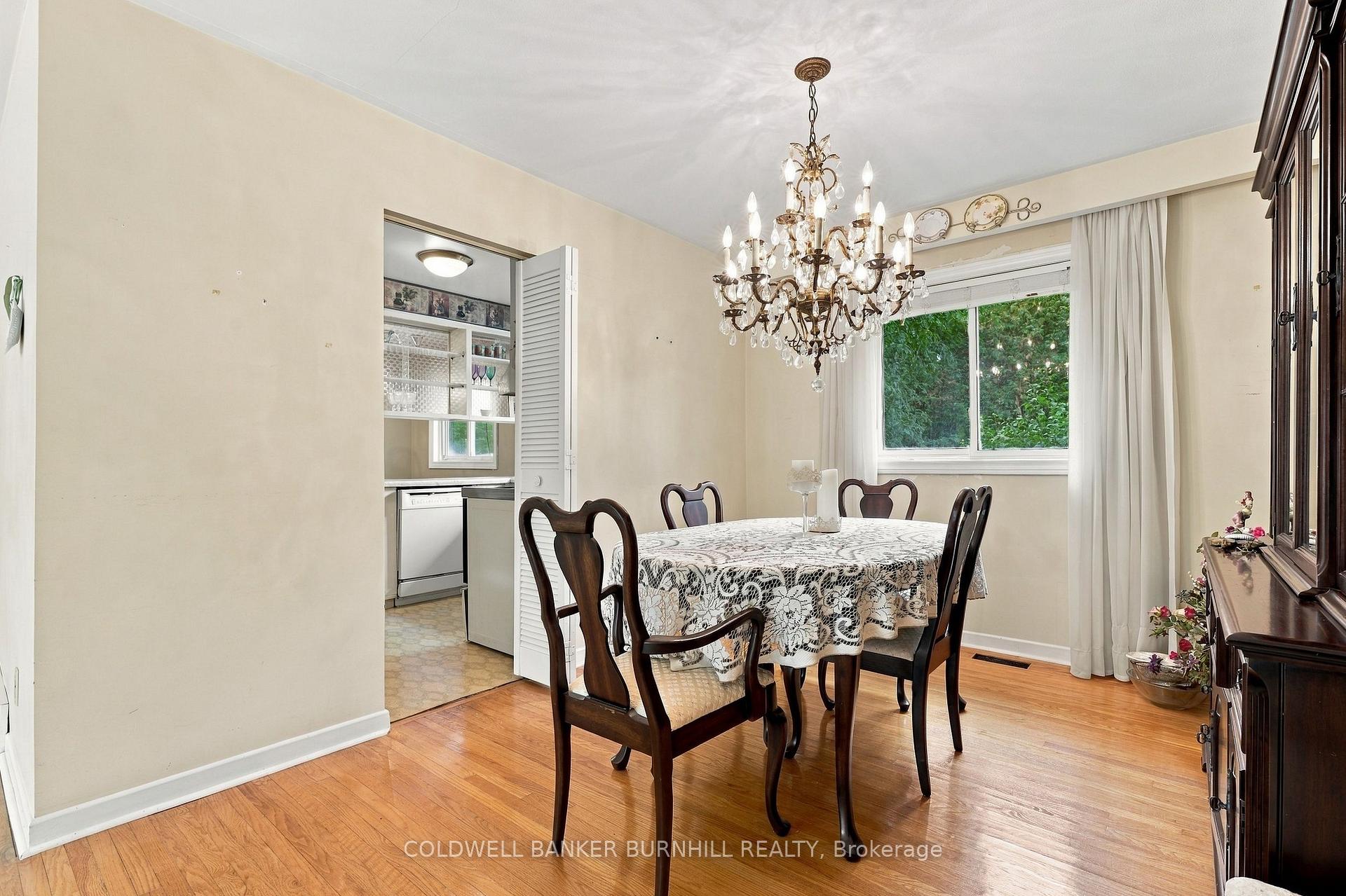 Photo 12 of 688 Cherrywood Drive, Burlington, LaSalle — HOMEH