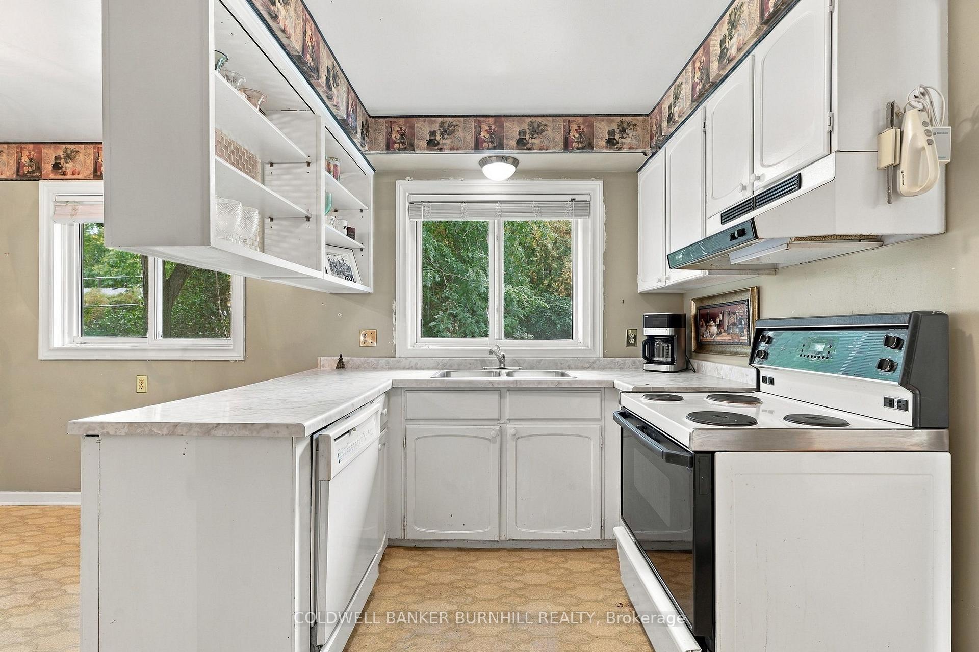 Photo 14 of 688 Cherrywood Drive, Burlington, LaSalle — HOMEH