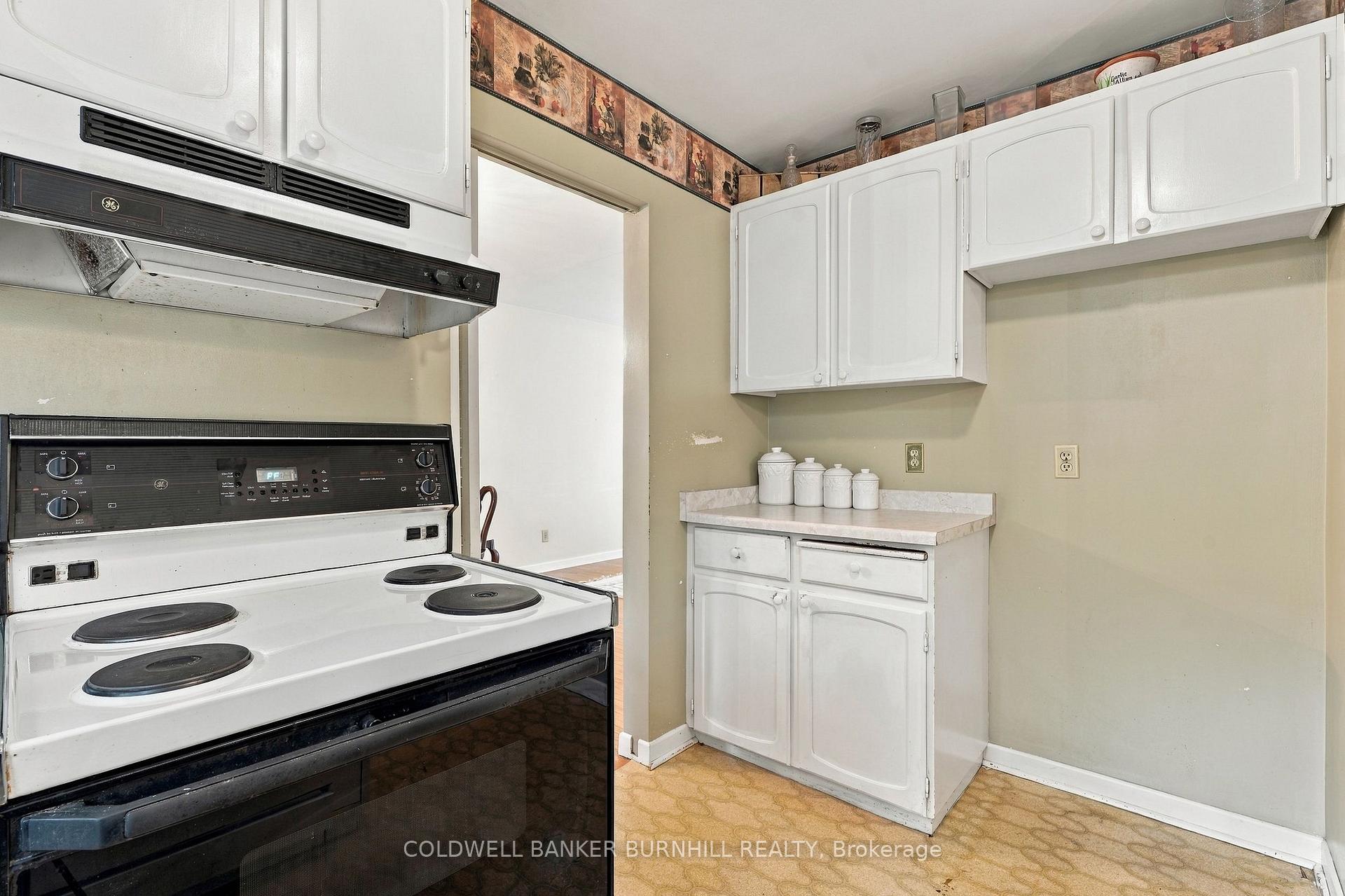 Photo 15 of 688 Cherrywood Drive, Burlington, LaSalle — HOMEH