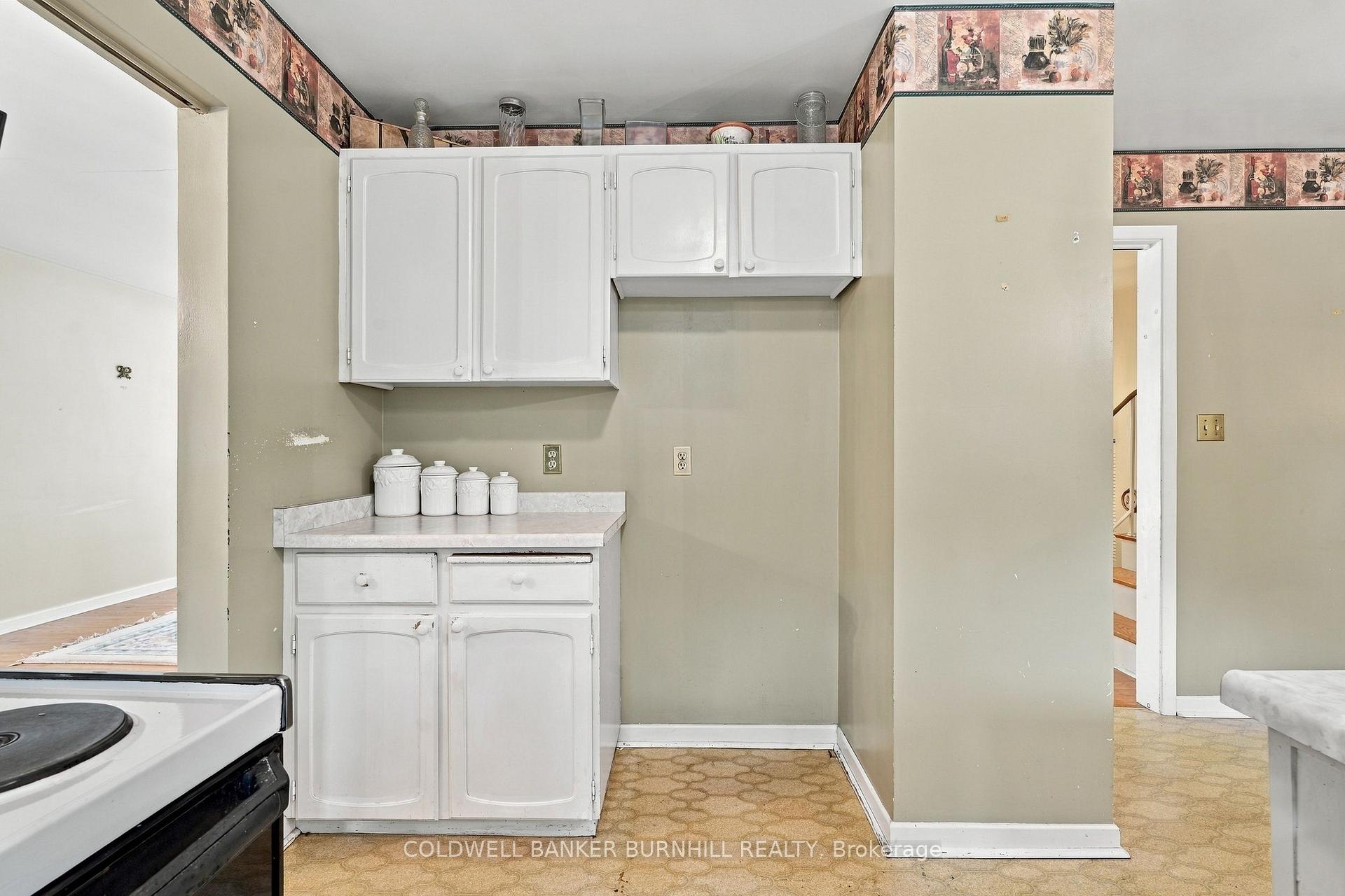 Photo 16 of 688 Cherrywood Drive, Burlington, LaSalle — HOMEH