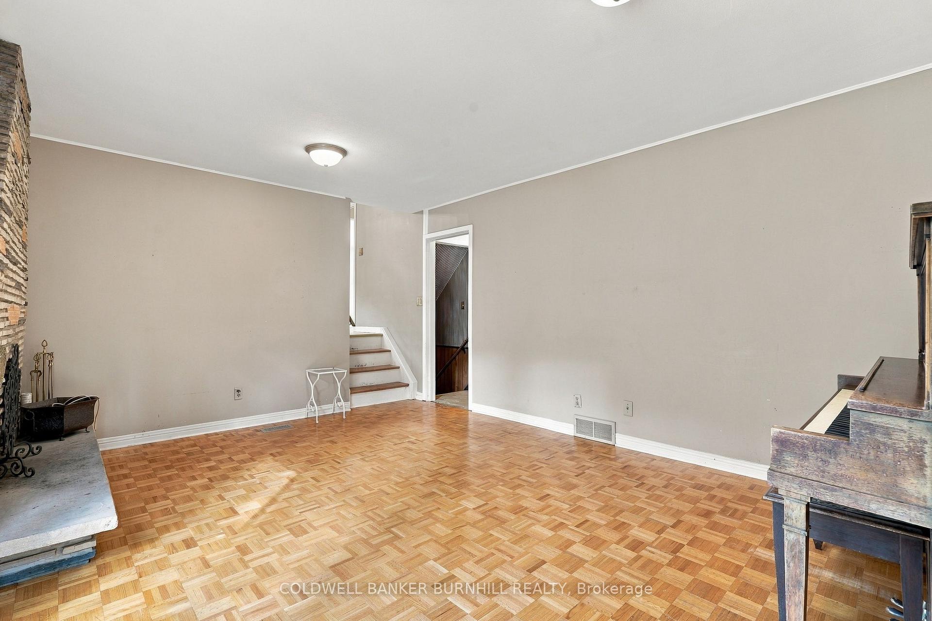 Photo 19 of 688 Cherrywood Drive, Burlington, LaSalle — HOMEH