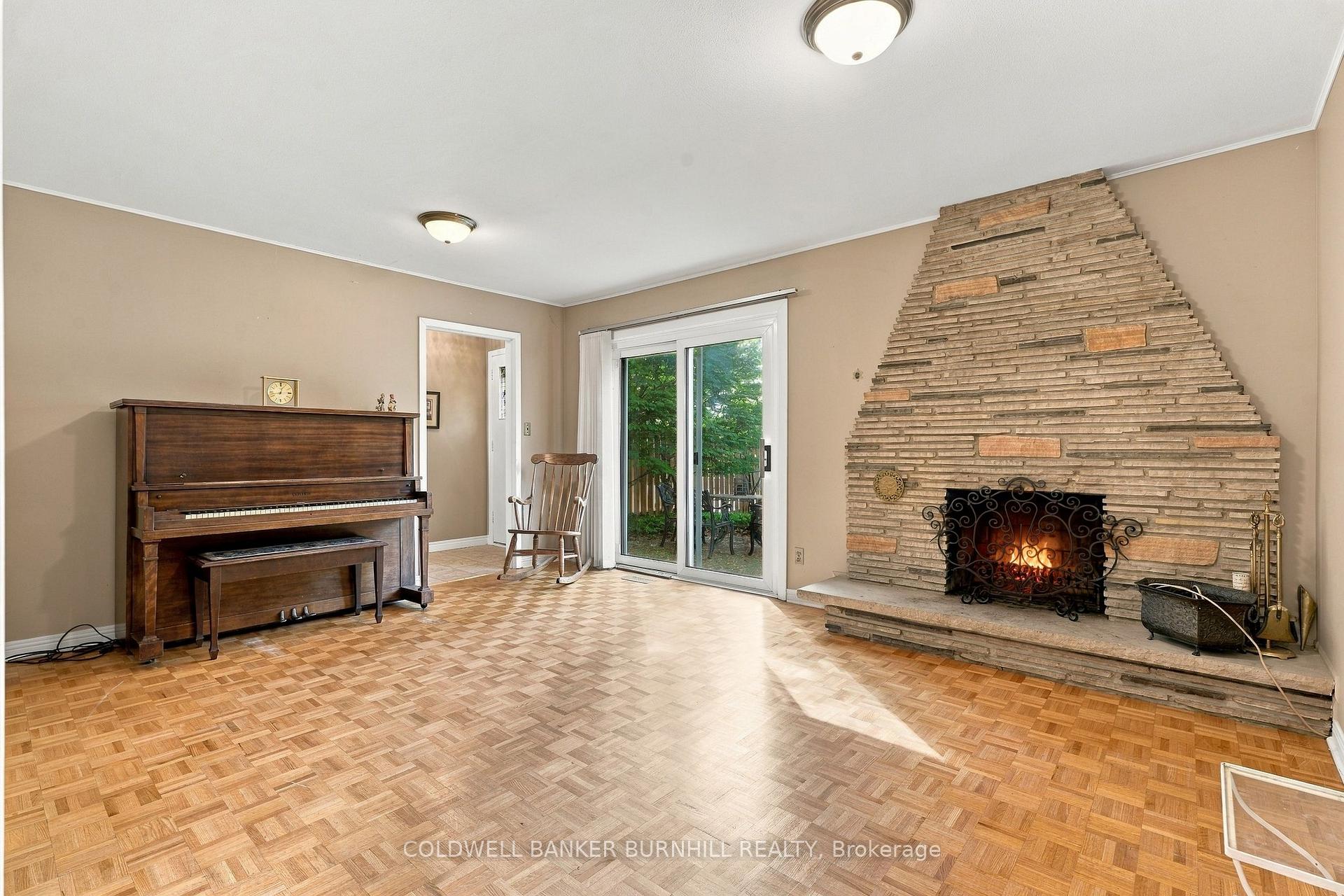 Photo 21 of 688 Cherrywood Drive, Burlington, LaSalle — HOMEH