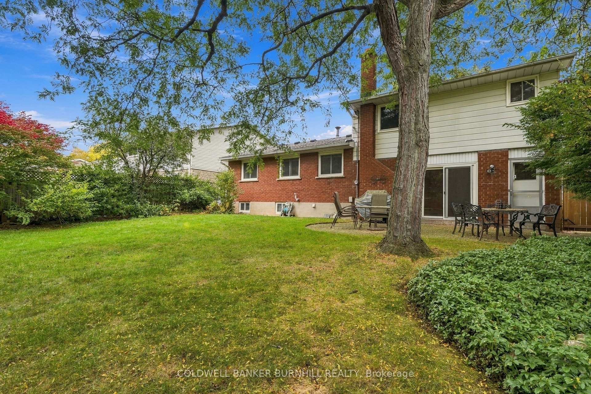 Photo 40 of 688 Cherrywood Drive, Burlington, LaSalle — HOMEH