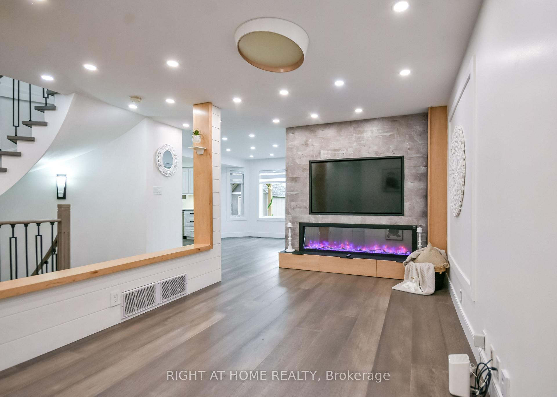 Photo 8 of 112 Birchwood Drive, Barrie, East Bayfield — HOMEH