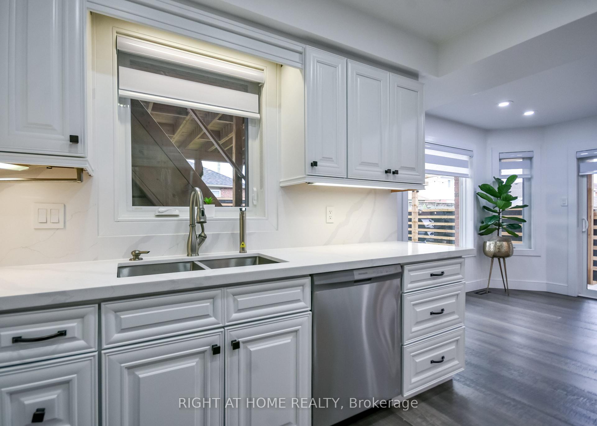 Photo 16 of 112 Birchwood Drive, Barrie, East Bayfield — HOMEH