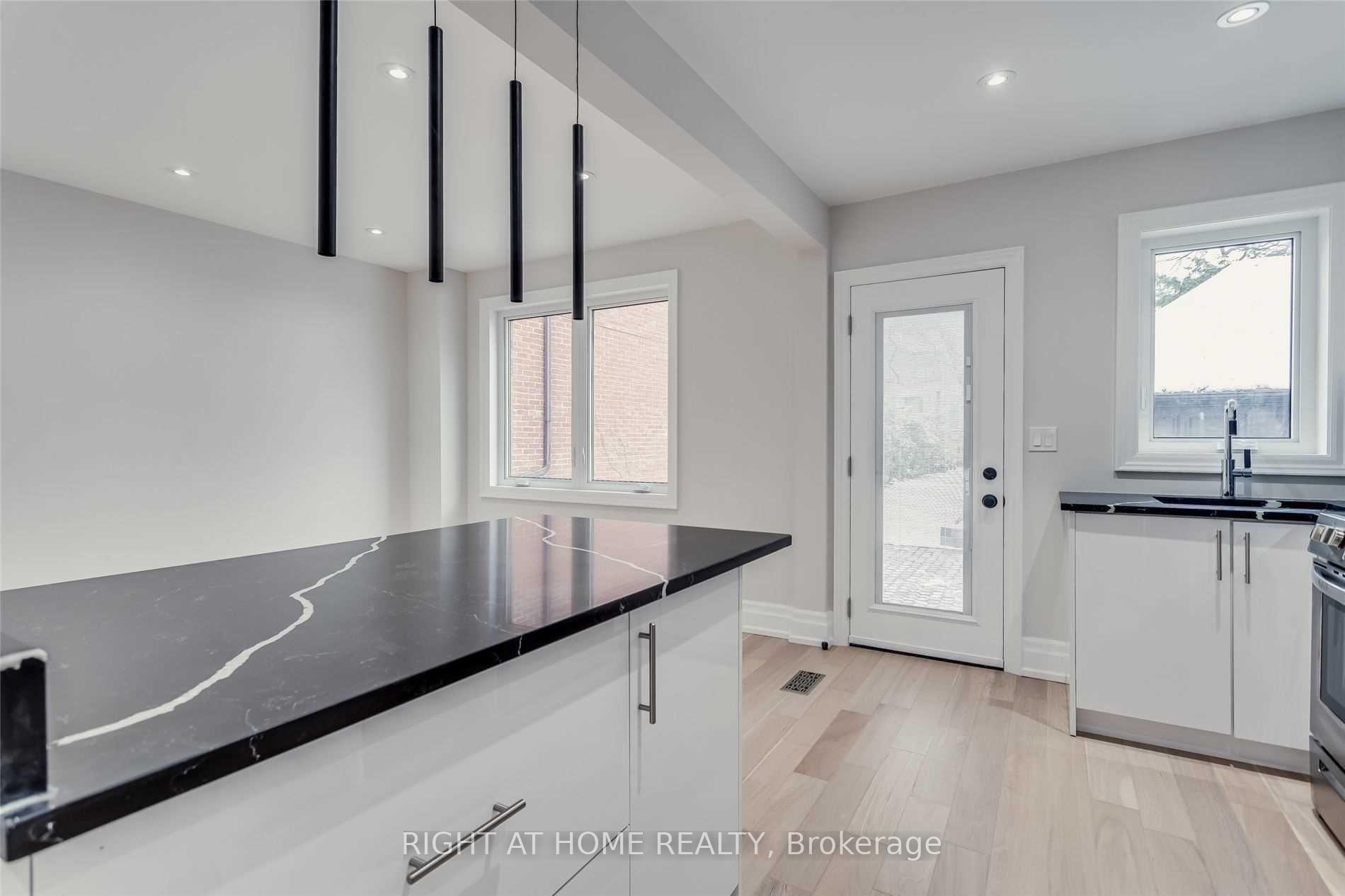 Photo 10 of 611 Hillsdale Avenue E, Toronto, Mount Pleasant East — HOMEH