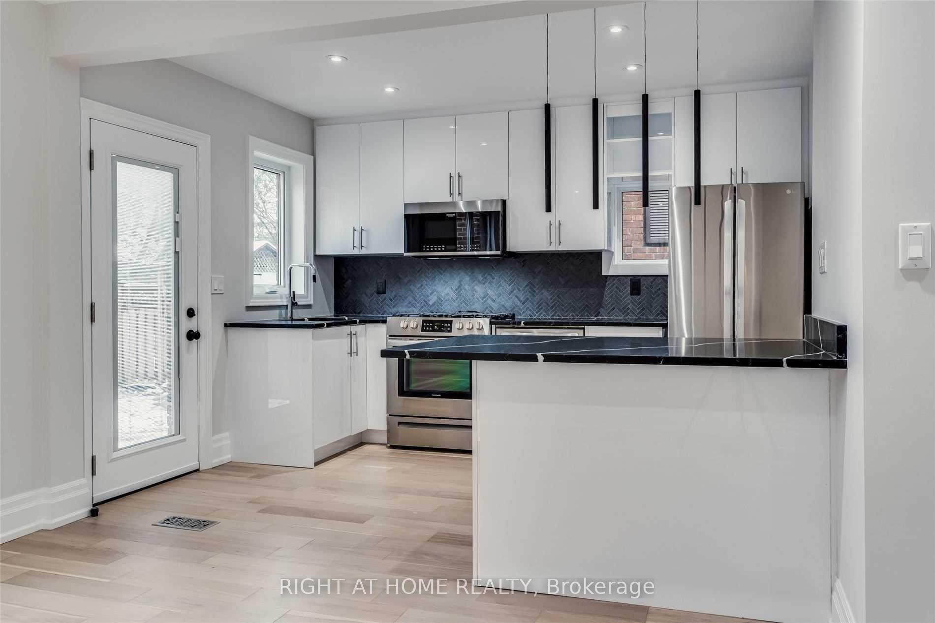 Photo 11 of 611 Hillsdale Avenue E, Toronto, Mount Pleasant East — HOMEH