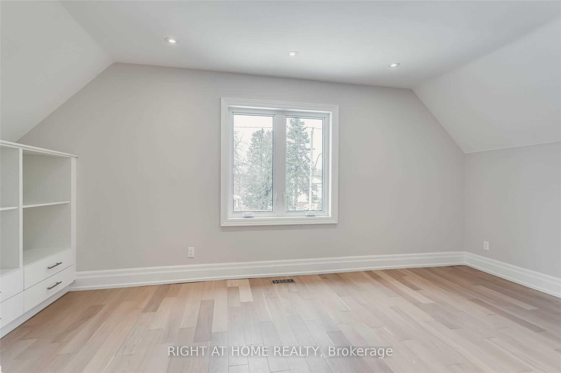 Photo 17 of 611 Hillsdale Avenue E, Toronto, Mount Pleasant East — HOMEH