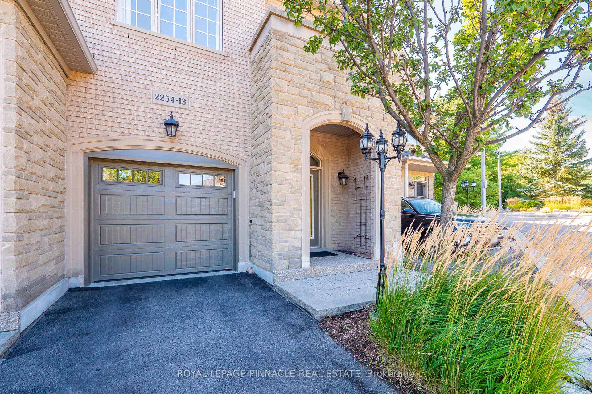 Photo 3 of Unit 13, 2254 Rockingham Drive, Oakville, Joshua Creek — HOMEH