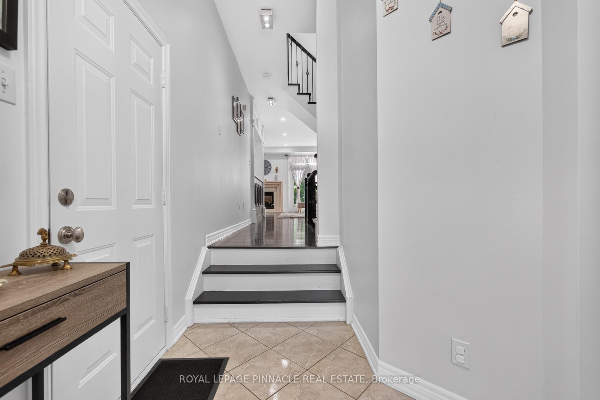 Photo 5 of Unit 13, 2254 Rockingham Drive, Oakville, Joshua Creek — HOMEH