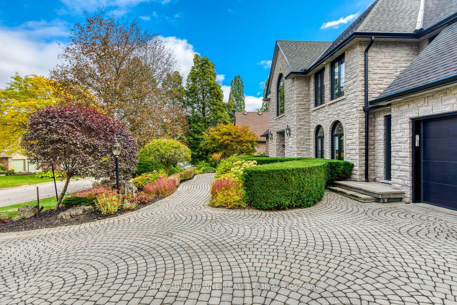Photo 3 of 54 Deerview Avenue, Hamilton, Ancaster — HOMEH