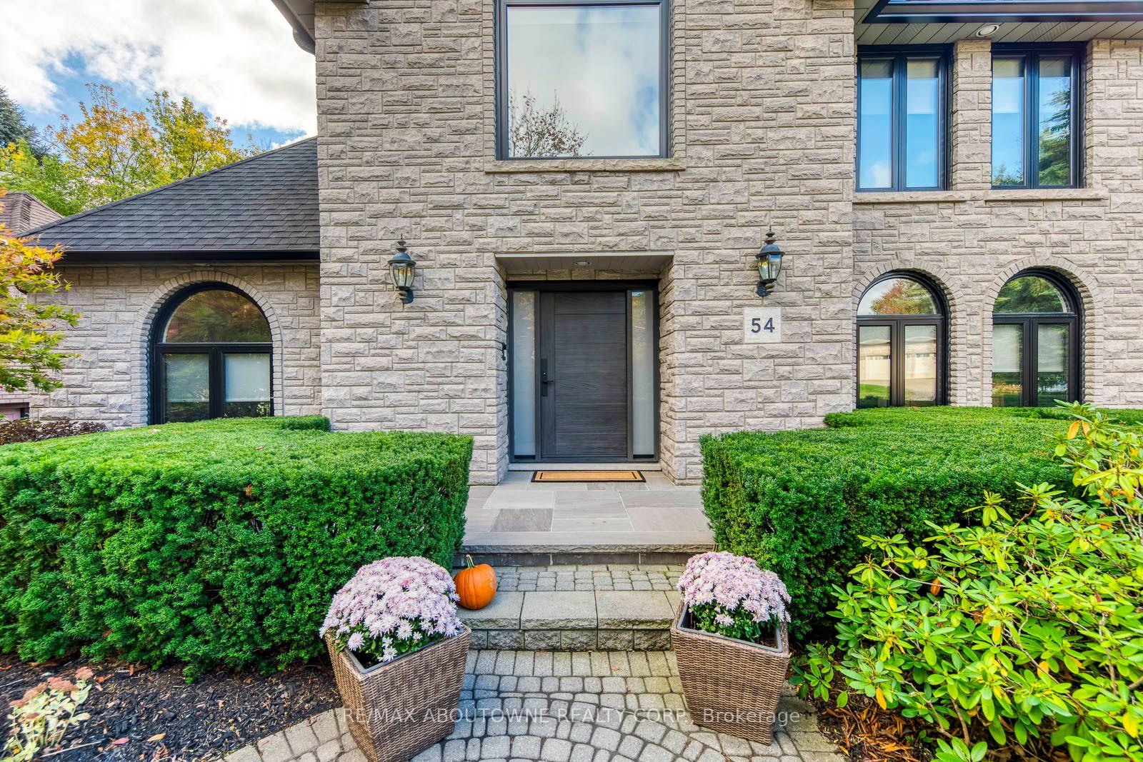 Photo 4 of 54 Deerview Avenue, Hamilton, Ancaster — HOMEH