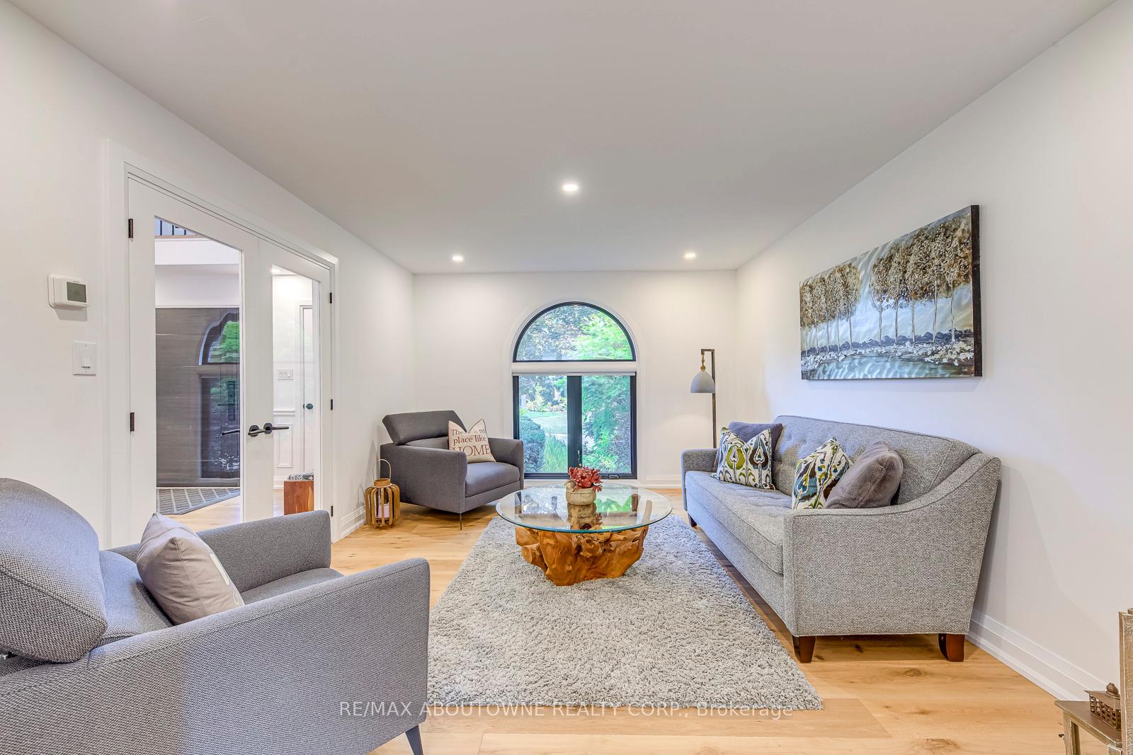 Photo 8 of 54 Deerview Avenue, Hamilton, Ancaster — HOMEH